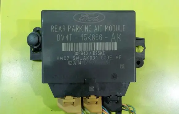 Ford Focus Central body control module DV4T15K866AK