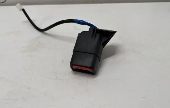 Lexus UX Middle seatbelt buckle (rear) 18219