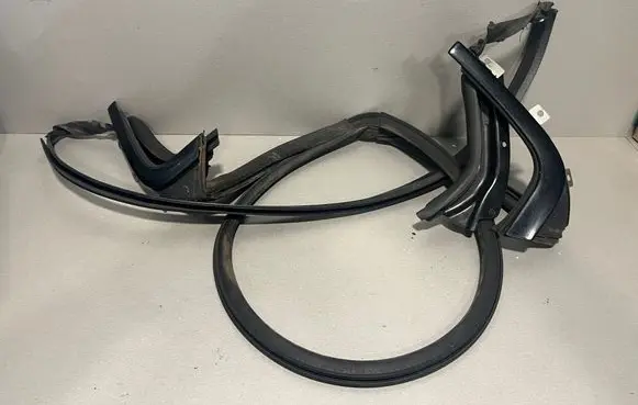 BMW 3 E92 E93 Rear glass trim 7217244 02209986