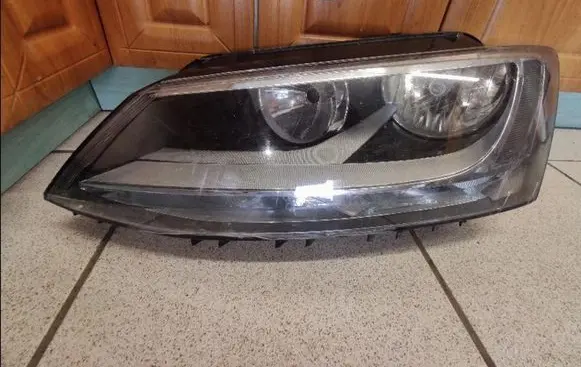 Volkswagen Jetta VI Headlight/headlamp LAMPA PRZÓD JETTA