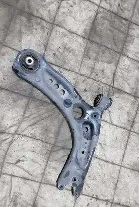 Volkswagen Golf VII Front lower control arm/wishbone 5Q0407152J