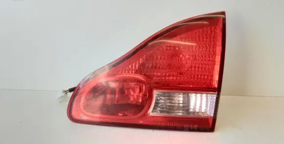 Toyota Avensis Verso Tailgate rear/tail lights
