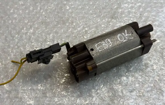 BMW 5 E39 Seat adjustment motor 521083501529 83501529 52108350152