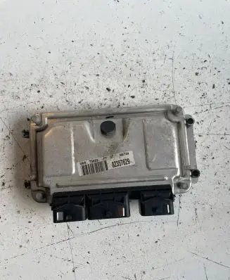 Peugeot 206 Engine control unit/module ME744