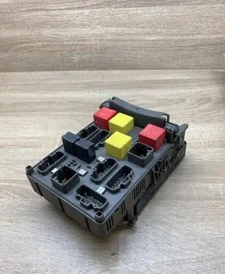 Renault Laguna II Fuse module 8200228558 8200283803 8200004201E