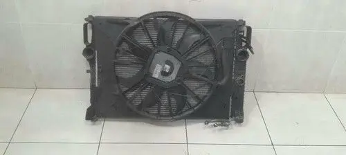 Mercedes-Benz CLS C219 Coolant radiator A2115003202