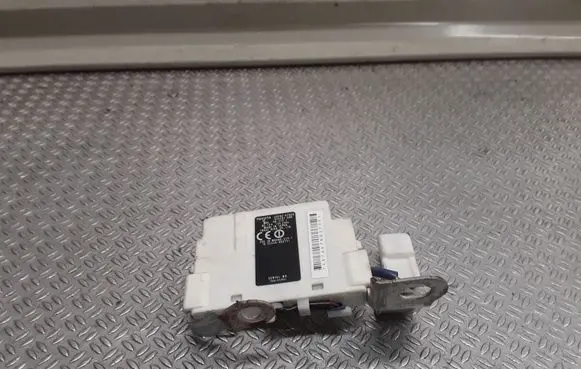 Toyota Prius (XW20) Door central lock control unit/module 8999247020