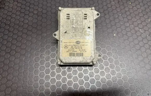 Mercedes-Benz E W211 Headlight ballast module Xenon A0028206026 5DF00870400