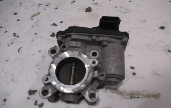 Renault Twingo III Throttle valve 8201354832