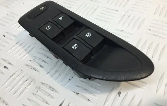Renault Laguna II Electric window control switch 8200397297B