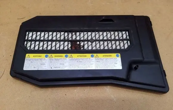Volkswagen Touareg I Battery box tray cover/lid 7L0864643