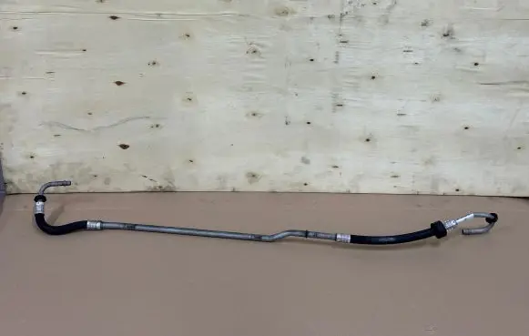 Gearbox oil cooler pipe/hose