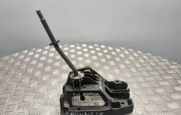 Toyota Avensis T250 Gear shifter/selector 335300510