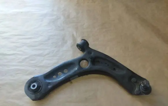Volkswagen Golf VII Front lower control arm/wishbone 5qm407152a