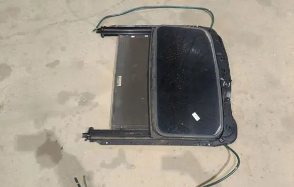 Subaru B9 Tribeca Sunroof set 