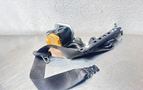 Opel Insignia A Front seatbelt 12848367
