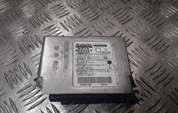 Renault Megane II Airbag control unit/module 8200411013 683989700