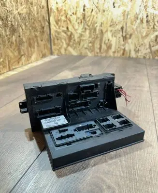 Mercedes-Benz E W211 SAM control unit 0025458701