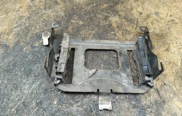 Volkswagen PASSAT B6 Other engine bay part 3C0906116A