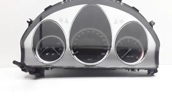 Mercedes-Benz C W204 Speedometer (instrument cluster) A2049003802