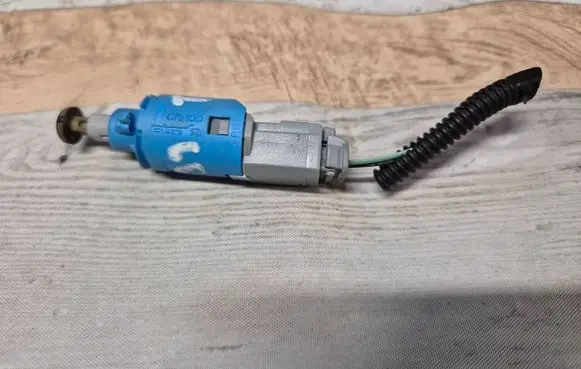 Renault Megane II Brake pedal sensor switch 8200168239 8200168239B