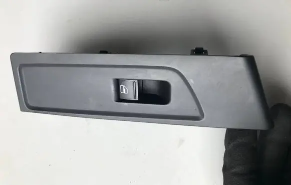 Volkswagen PASSAT B7 Electric window control switch 3AB857858