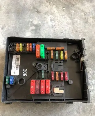 Volkswagen Golf V Fuse module 1K0937125A 302925