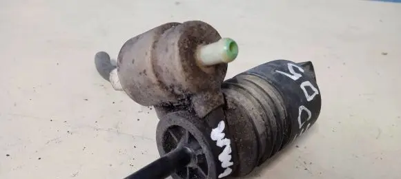 Ford Mondeo Mk III Windscreen/windshield washer pump