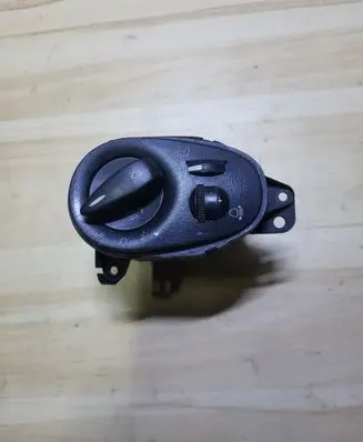 Ford Focus Light switch 04052554