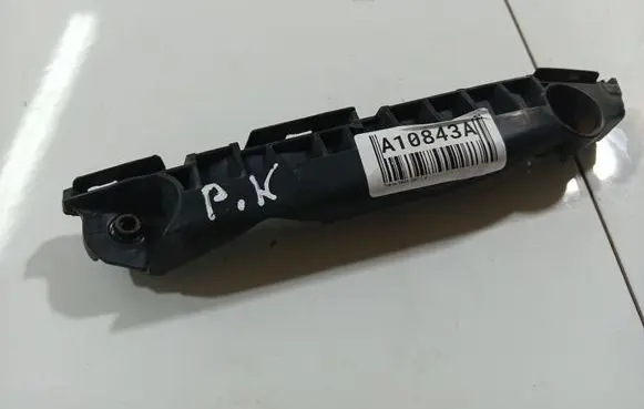 Front bumper mounting bracket