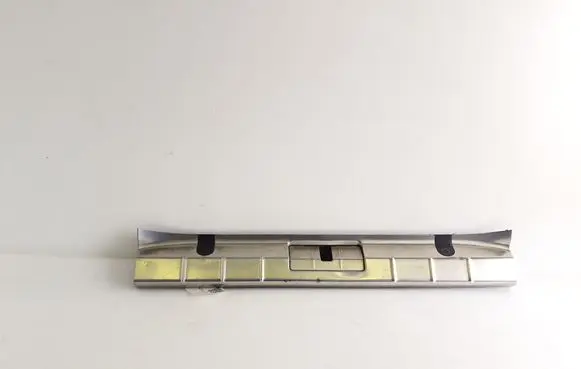 Trunk/boot sill cover protection