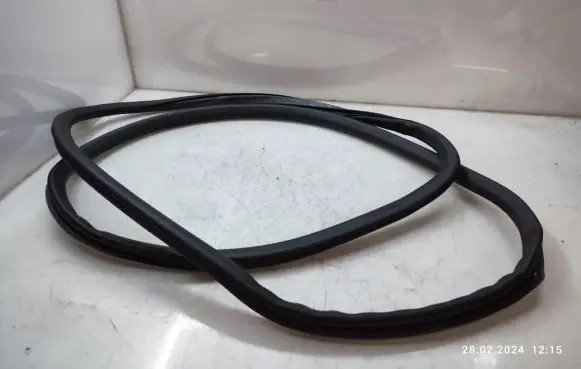 Audi A4 S4 B7 8E 8H Front door rubber seal 8E0831721