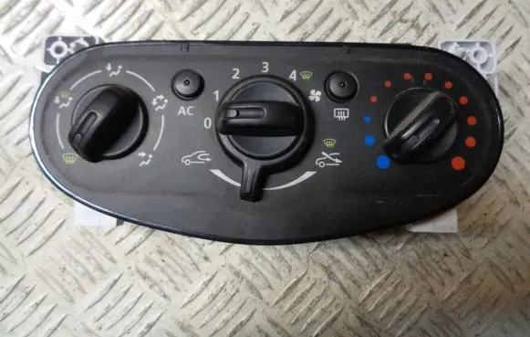 Dacia Duster Climate control unit N108614N CPX90PH3AC