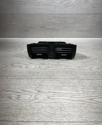 BMW 1 E81 E87 Dash center air vent grill 7059189