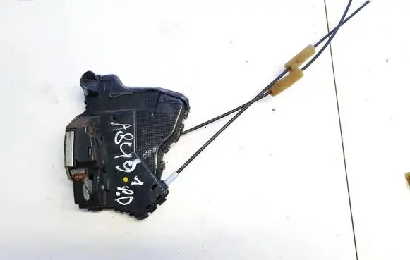 Toyota Corolla E140 E150 Front door lock 6112716