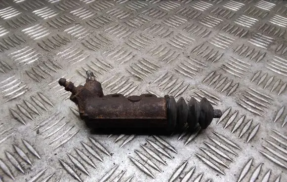 Toyota Avensis T250 Clutch slave cylinder 