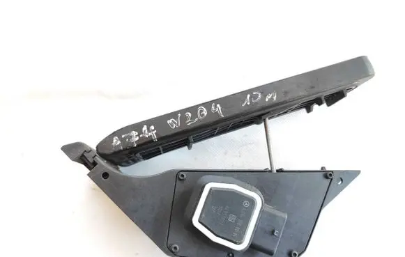Mercedes-Benz C W204 Accelerator throttle pedal A2043000082