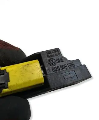Volkswagen PASSAT B5.5 Airbag deployment crash/impact sensor 6Q0909606