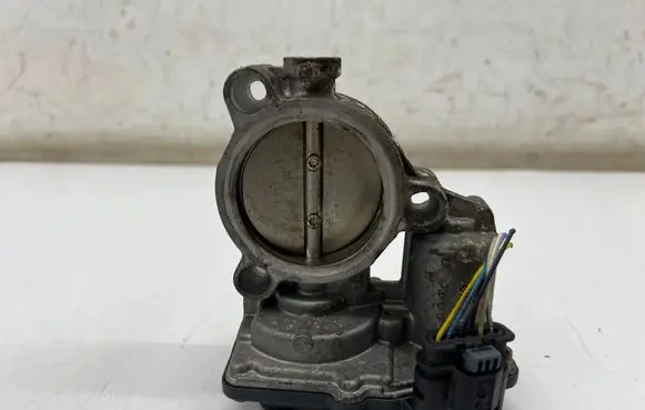 BMW 1 F20 F21 Throttle valve 7618838