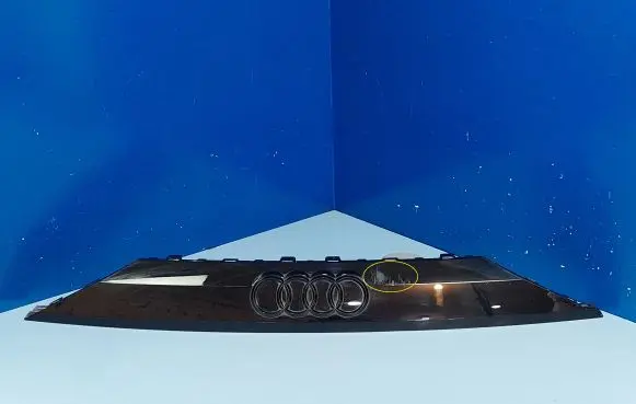 Trunk door license plate light bar