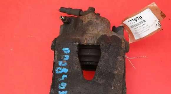 Volkswagen Golf IV Front brake caliper
