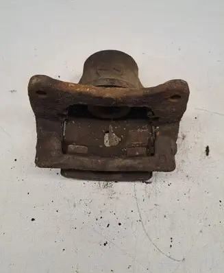 Toyota Prius (NHW20) Front brake caliper