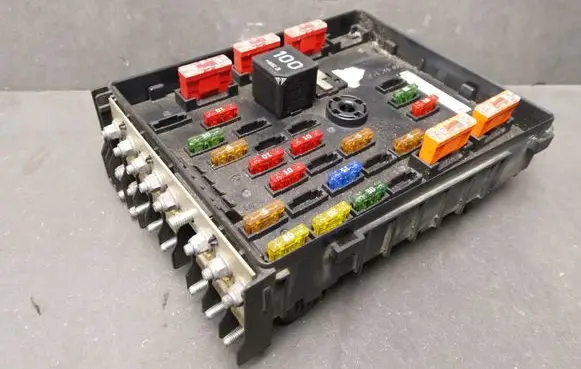 Volkswagen PASSAT B6 Fuse module 3C0937125