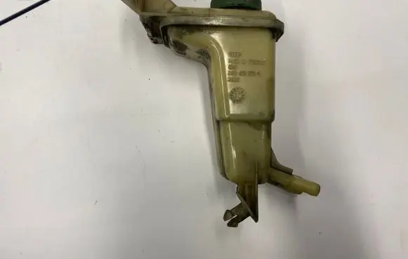 Audi A6 S6 C5 4B Power steering fluid tank/reservoir 8D0422373C