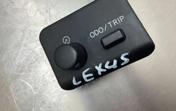 Lexus RX 330 - 350 - 400H Cruise control switch 