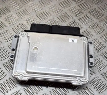 KIA Carens I Engine control unit/module 0281013072 3911627485