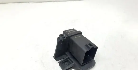 Volvo XC70 Glow plug pre-heat relay 0281003037 30751798