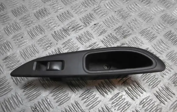 Nissan Primera Quarter vent window switch 25411AV600