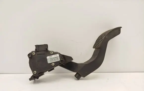 Volkswagen PASSAT B5.5 Accelerator throttle pedal 6PV00837603 8D1721523F