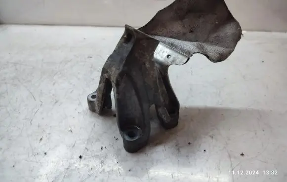 Audi A5 Sportback 8TA Engine mounting bracket 8K0199307